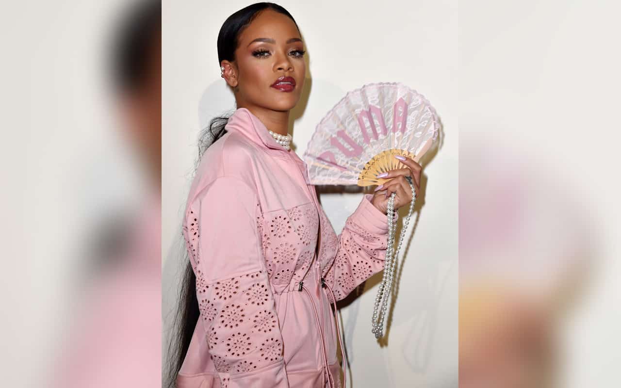 Rihanna Inks Deal With LVMH To Launch Her Own Makeup Brand.  SUPERSELECTED  - Black Fashion Magazine Black Models Black Contemporary Artists Art Black  Musicians