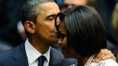 BL_obama_kissing_original_1199