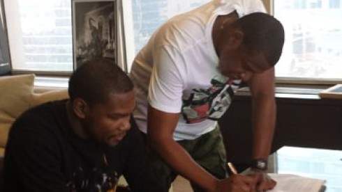Jay-Z Signs Kevin Durant To Roc Nation Sports