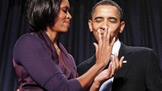 US FIRST LADY OBAMA WIPES LIPSTICK FROM US PRESIDENT OBAMA AFTER KISSING HIM IN WASHINGTON