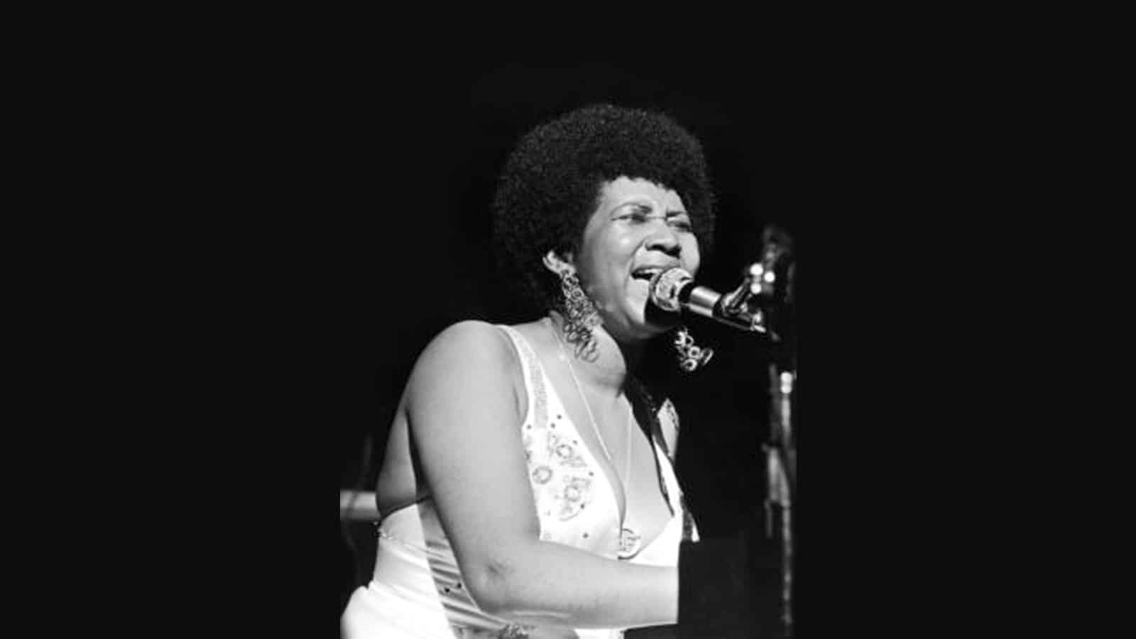 Aretha Franklin performs on stage in 1972.  (Norman L. Hunter/Ebony Collection)