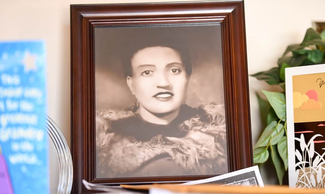 A photo of Henrietta Lacks, sits in the living room of her grandson, Ron Lacks. Image: Jonathan Newton/The Washington Post via Getty Images