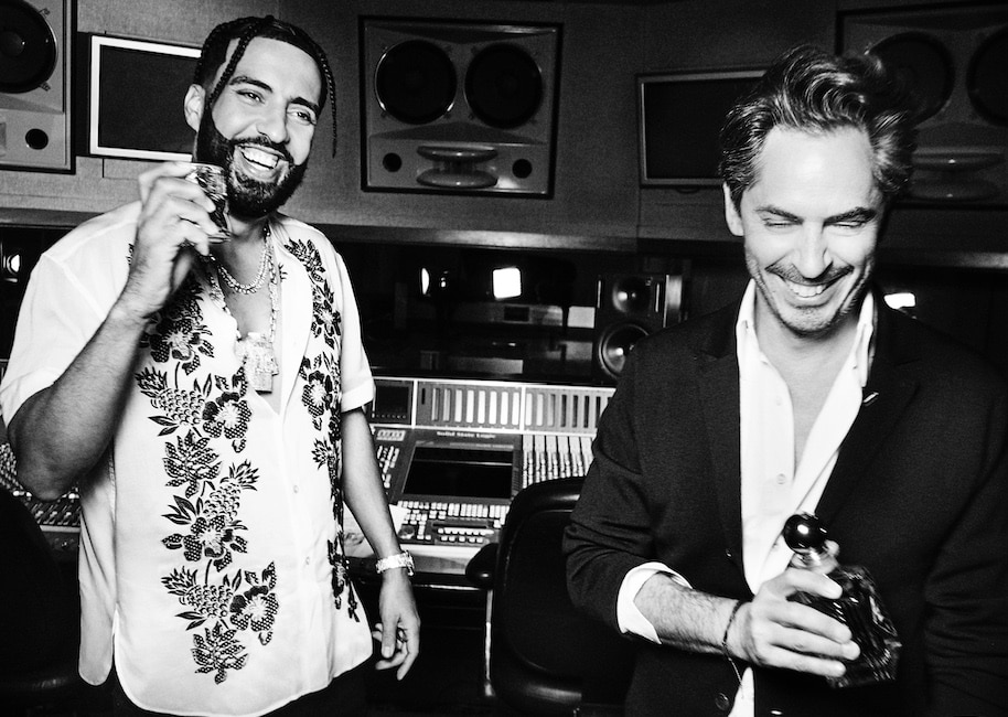 From left: The rapper French Montana and the perfumer Kilian Hennessy on set in the recording studio for the campaign's photo shoot. Image: Ellen von Unwerth