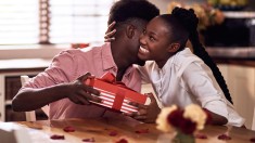 girlfriend gifting valentine's gifts for a black man