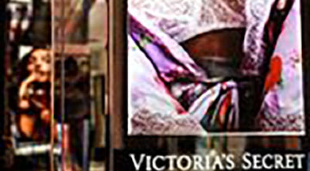 bloomberg-Victorias-Secret-Signs-Pact