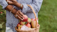 apple-picking-woman
