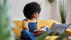 Blackwoman reading bookEBONY_GettyImages-1396555111 (1)