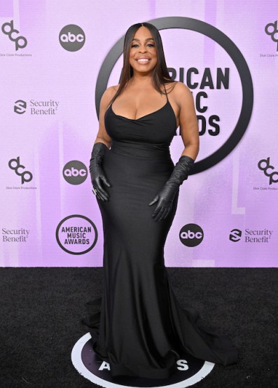 Niecy Nash in a sexy black form-fitting dress. Image: Axelle/Bauer-Griffin/FilmMagic for Getty Images