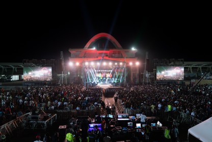 A jam-packed arena. Photo by Ernest Ankomah for EBONY Media.