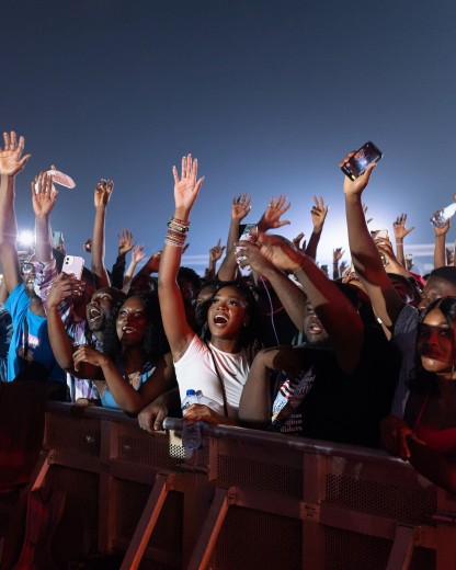 Show-goers vibe to the music. Photo by Ernest Ankomah for EBONY Media.