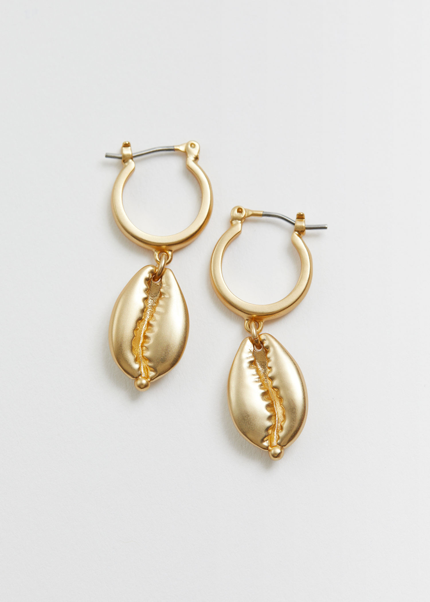 Sindiso-Khumalo-&-other-stories-seashell-earrings