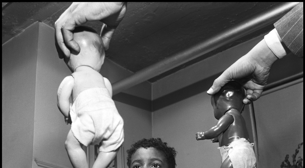 Gordon Parks – Doll Test – Harlem 1947