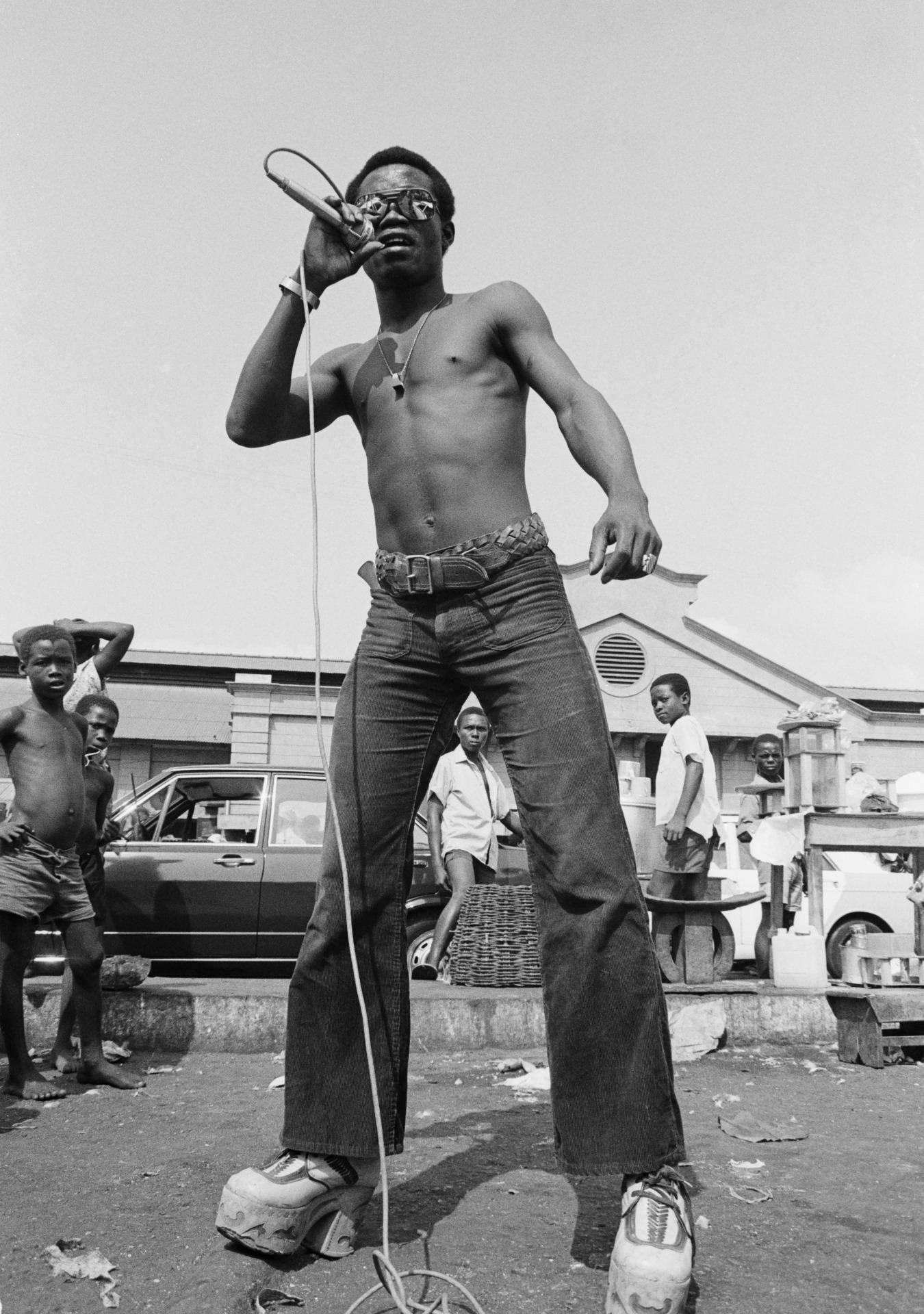 James Barnor Photo session with musician, Salaga Market, Accra, c.1974-76 Gelatin silver print. Galerie Clémentine de la Féronnière, Paris.